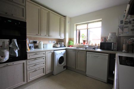 2 bedroom apartment to rent - Photo 4