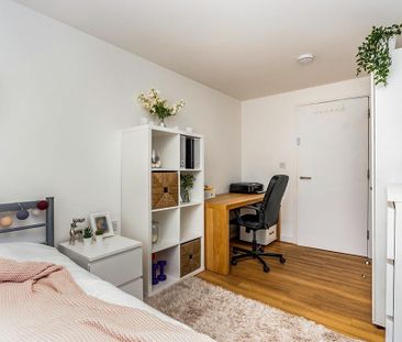 4 bedroom flat to rent - Photo 6