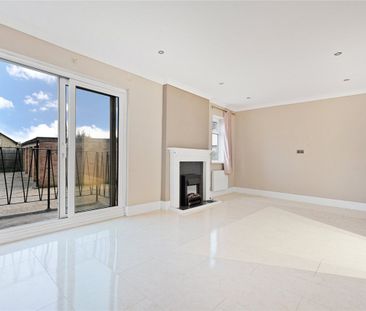 Avon Court, RM14, London - Photo 1