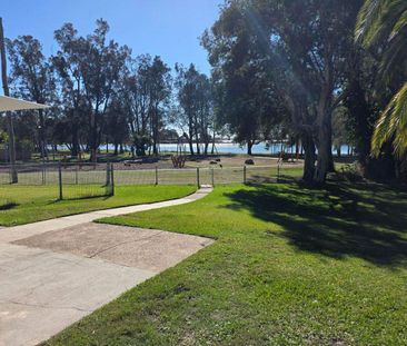 Waterfront 2-Bedroom Home for Rent - Tanilba Bay - Photo 6