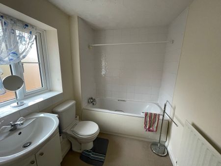 2 bed maisonette to rent in Hatcher Crescent - Photo 5