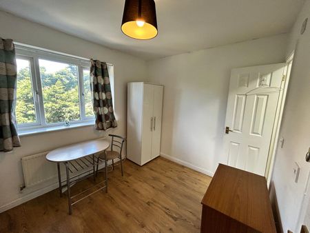 Room in a Shared House, Bedfordshire, LU1 - Photo 2