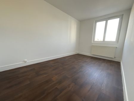 A LOUER - T3 de 64.82m² avec balcon, cave, grenier et parking résident. - Photo 4