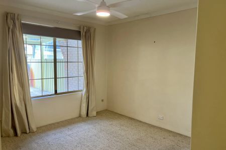 Spacious 2 bedroom unit in prime South Bunbury location. - Photo 3