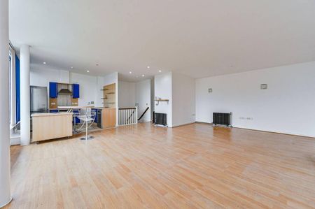 3 bedroom flat to rent - Photo 3