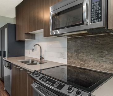 Ultra. Studio with Mountain and City Views - Photo 5