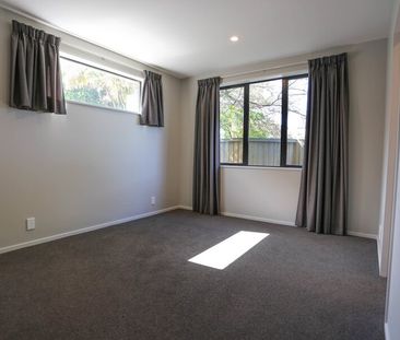 Edgeware/City Centre – Modern 4 Bedroom/4 bathroom townhouse - Photo 4