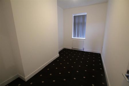4 bedroom flat to rent - Photo 3