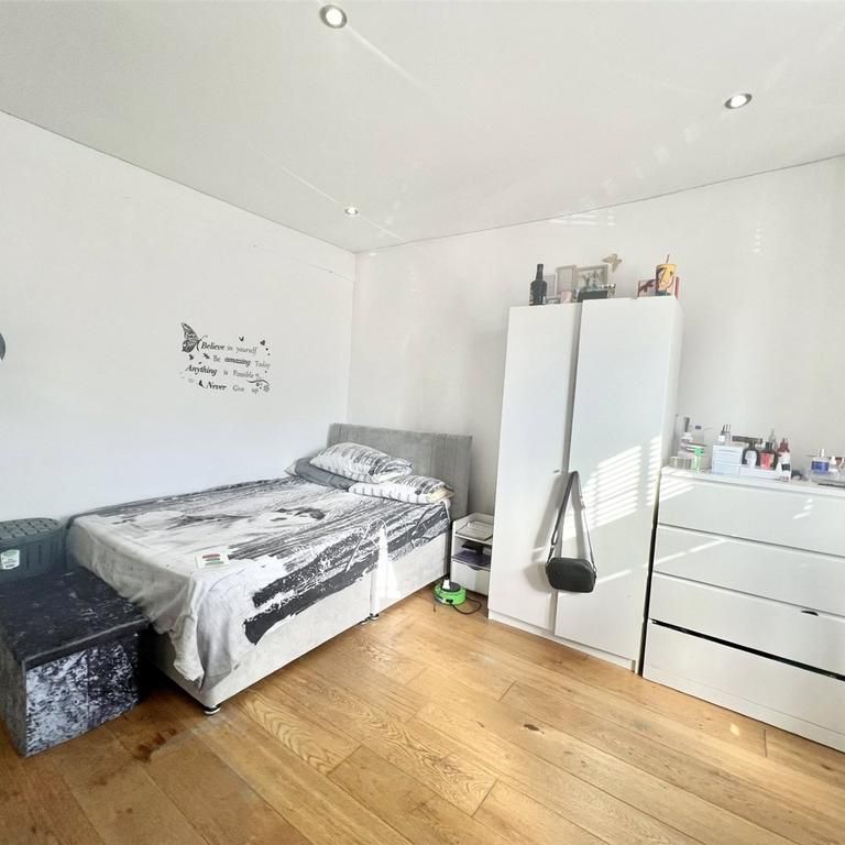 House share to rent - Photo 1
