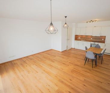 Helle 2-Zimmer- Wohnung mit großem Westbalkon, moderner Einbauküche, XXL-Dusche, Aufzug & Tiefgarage - Foto 6