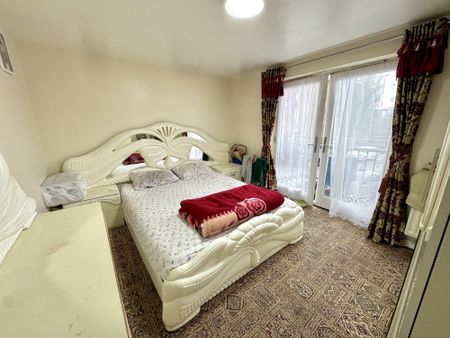 Cam House, Greater London, UB5 - Photo 2
