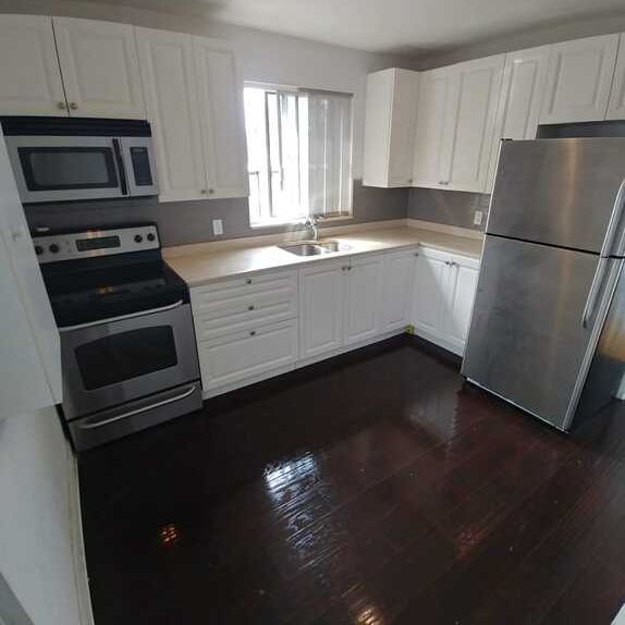 Pointe St-Charles- Nice 5 1/2 For July 1 - Photo 1