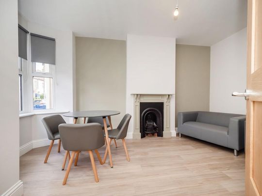 5 bedroom terraced house to rent - Photo 1