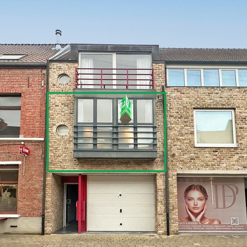 Appartement met één slaapkamer en garagebox in het centrum van Wijnegem! - Photo 1