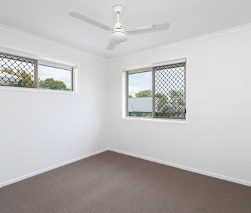 BEAUTIFUL REFRESHED TOWN-HOUSE OVERLOOKING QUIET CONSERVANCY IN MAN... - Photo 5