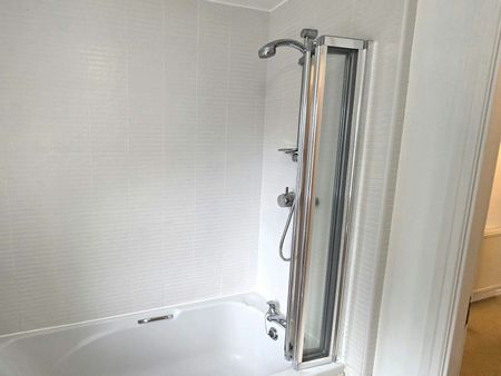 Flat to rent on - Photo 3