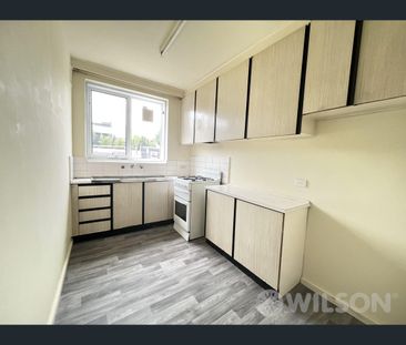 2/30 James Street, Windsor, Vic 3181 - Photo 3