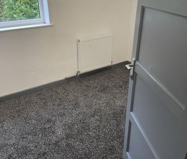 5 bedroom semi-detached house to rent - Photo 4