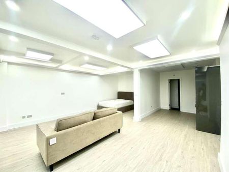 Kilburn High Road, London, NW6 - Photo 2