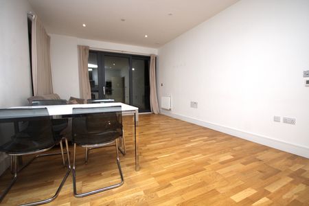 2 Bed Flat, Cityview Point, E14 - Photo 2