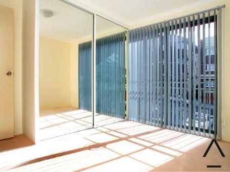 2 Bedroom Beachside Bliss with Parking! - Photo 3