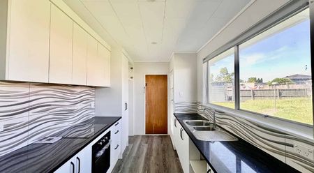 Large Family Home - Photo 4