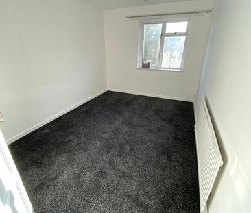 £1,250 PCM, Newly Refurbished Three Bedroom House with Garden in Wa... - Photo 1