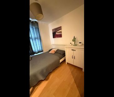 2 Bed Flat, Fulham Broadway, SW6 - Photo 6