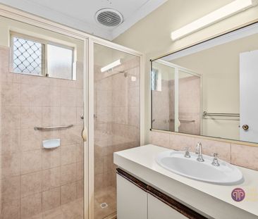 Spacious 3-Bedroom Unit in Secure Complex - Photo 5