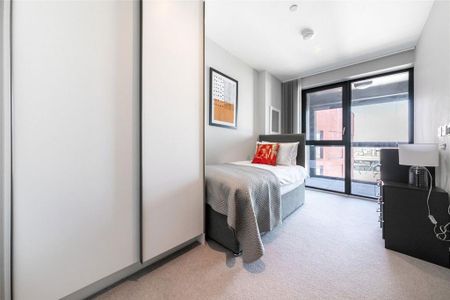 3 bedroom flat to rent - Photo 3