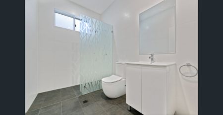 Light-Filled Two-Bedroom Oasis in Prime Marrickville Street! - Photo 3