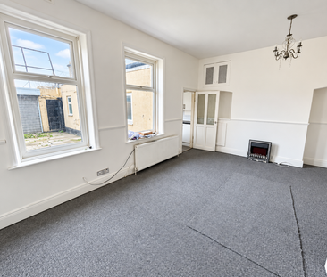 4 bedroom end of terrace house to rent - Photo 2