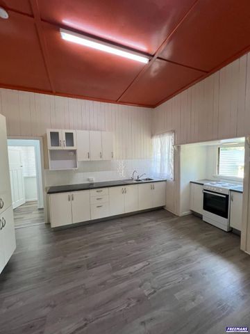 LOVELY CHARACTER HOME - Photo 4