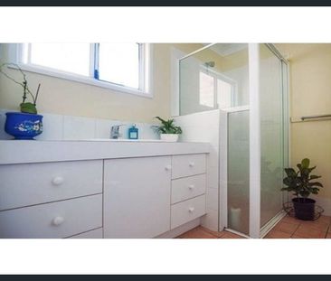 11 Salford Street, Salisbury, Qld 4107 - Photo 2