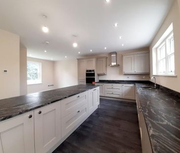 4 bedroom semi-detached house to rent - Photo 6