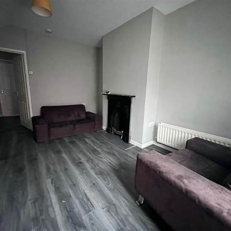 16 Runnymede Parade, Belfast, BT12 6NF - Photo 1