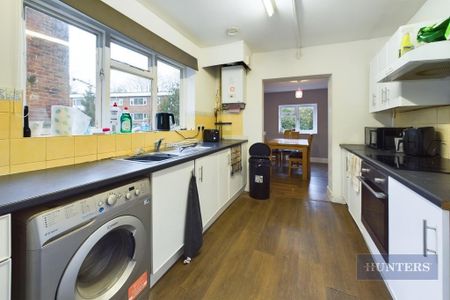 1 bedroom in a house share to rent - Photo 3