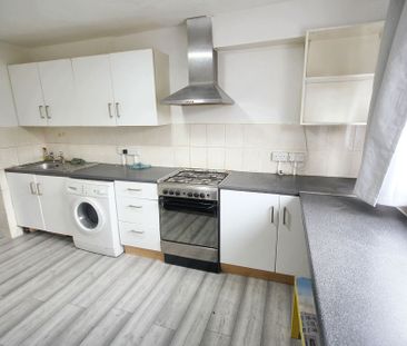 First Floor Flat, 6 Aspen Lane, Northolt, Northolt, UB5 6XB - Photo 2