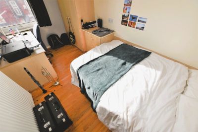 5 bedroom House in Harold Grove, Leeds - Photo 3