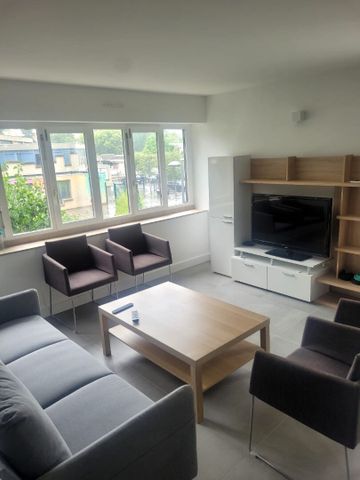 Location appartement 7 pièces, 122.00m², Évry-Courcouronnes - Photo 2