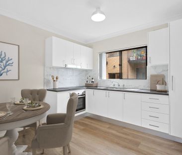 Renovated ground floor unit - Photo 4