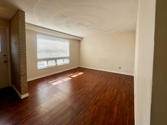 For Lease - 135 Luxury Avenue Unit# Main, Bradford West Gwillimbury, Ontario - Photo 1