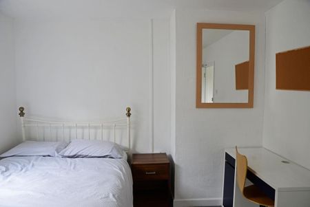 4 bedroom terraced house to rent - Photo 3