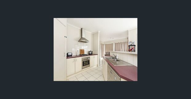 Lakeside Beauty, Be Quick!! - Photo 1