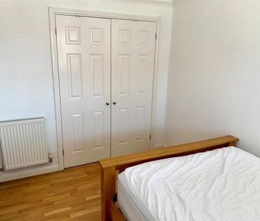 3 bedroom end of terrace house to rent - Photo 2