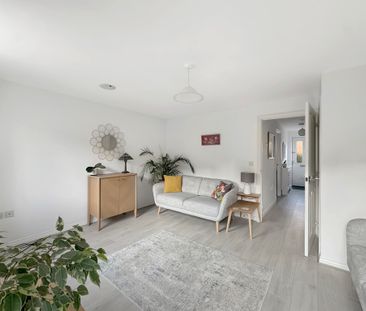 This modern, fully furnished home is in a good condition throughout... - Photo 3