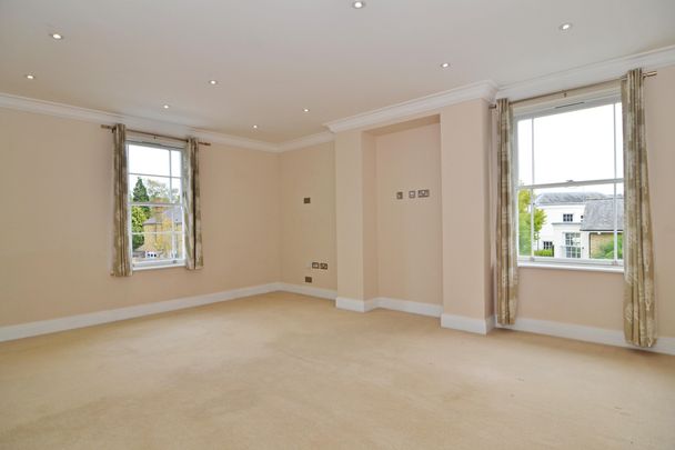 Queens Road, Teddington, TW11 - Photo 1