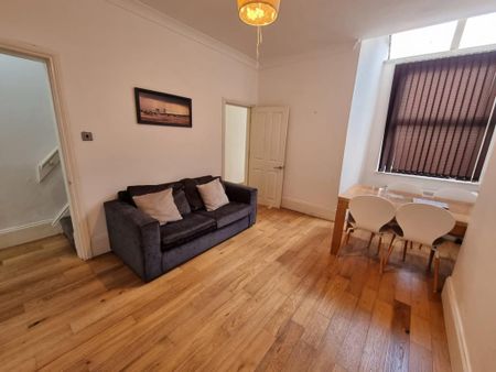 4 bedroom terraced house to rent - Photo 2