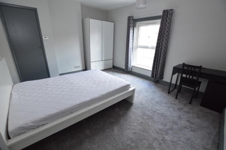 4 bedroom end of terrace house to rent - Photo 5