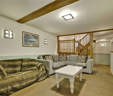 SHORT LET - A stunning country retreat on the Surrey Hampshire border - Photo 1